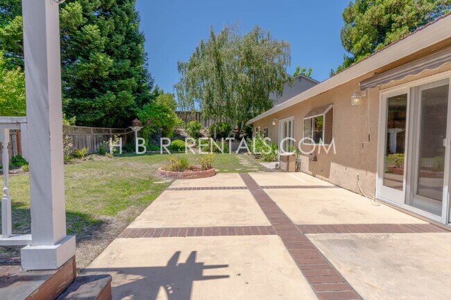 Building Photo - Charming 4-Bed with 3 Baths & Cozy Fireplace in San Ramon!