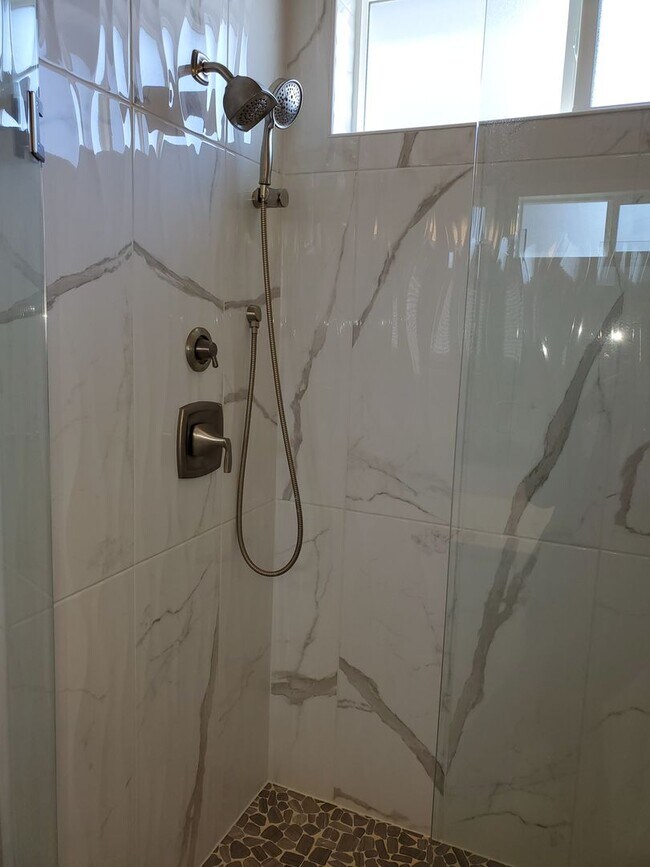 Building Photo - Immaculate Custom 3 bdrm Home for rent in the Montrose developement!