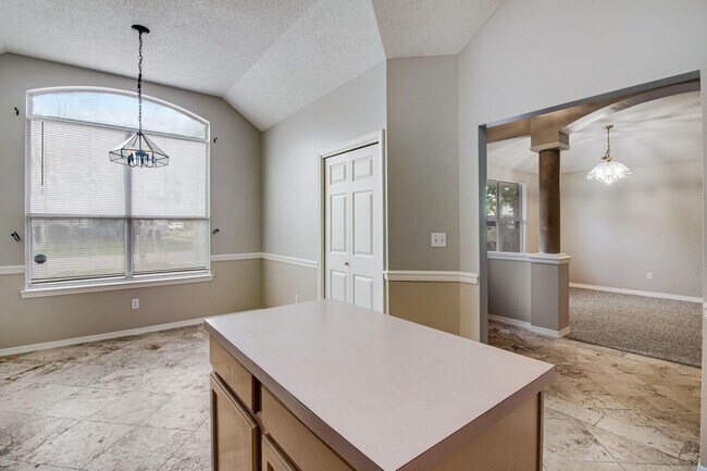 Building Photo - 404 Ridge Wood Cir