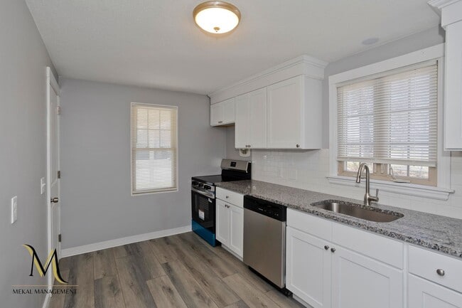 Building Photo - 3 Bedroom Single Family Home in East Forest Park Springfield, MA!