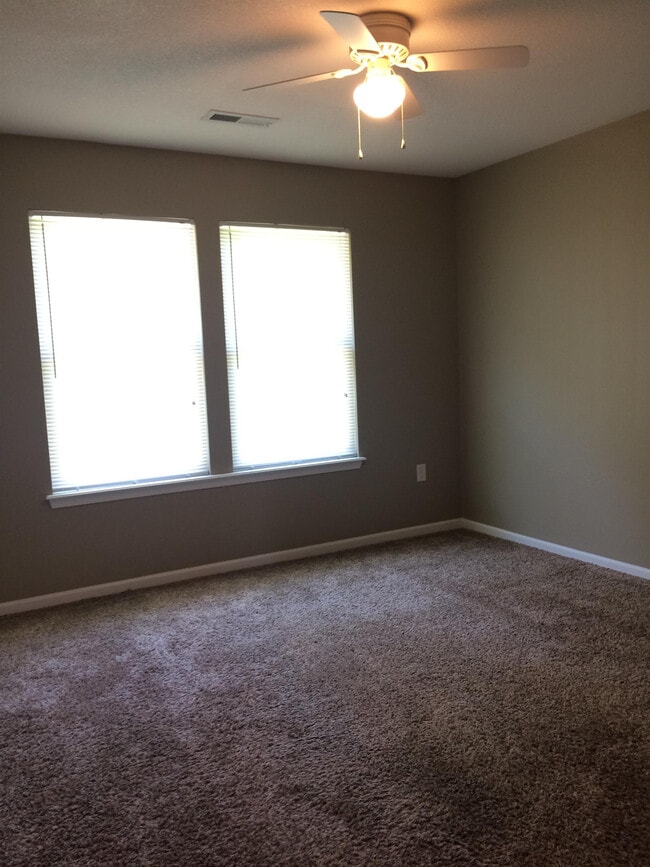 Building Photo - 711 E Culton St