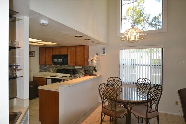 Building Photo - 336 Woodlake Wynde