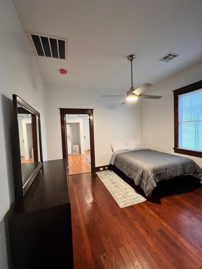 Building Photo - 1707 Rousselin Dr