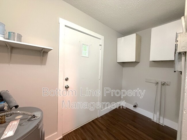 Building Photo - 2225 Celia Ave