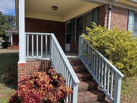 Building Photo - 1201 Martindale Dr