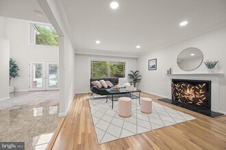 Building Photo - 10600 Vantage Ct