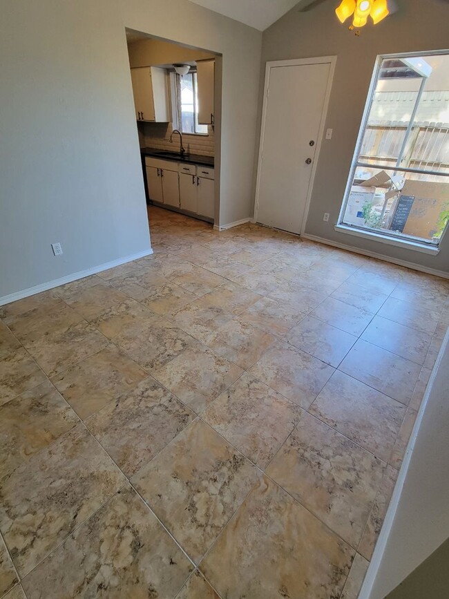 Building Photo - 7026 Foxfield Ln