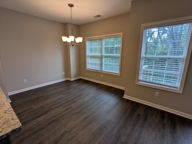 Building Photo - 702 Pippin Dr