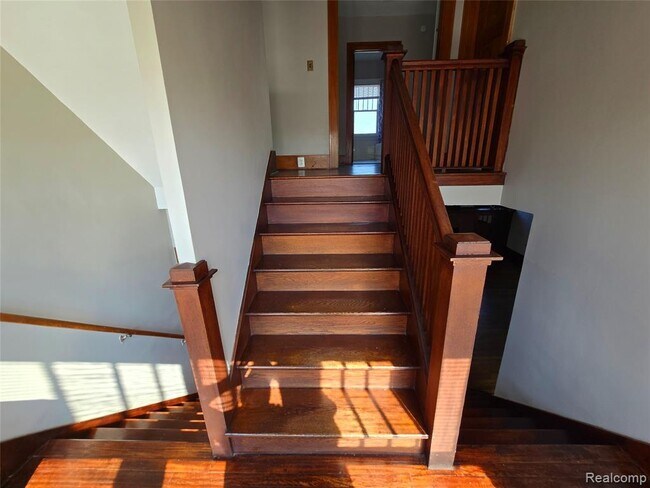 Building Photo - 26850 Seven Mile W