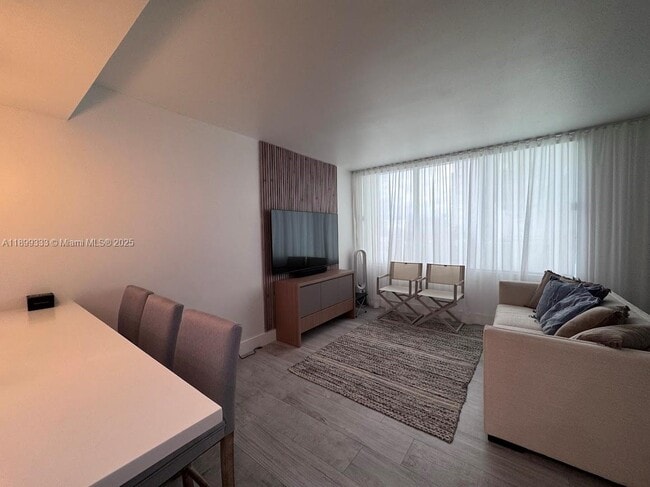 Building Photo - 1000 West Ave