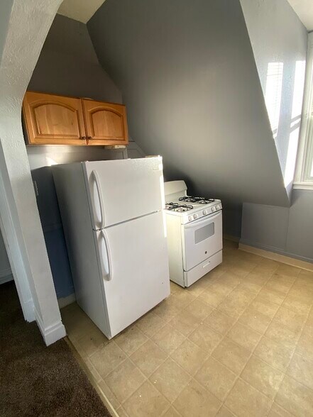Kitchen - 3859 Brownsville Rd