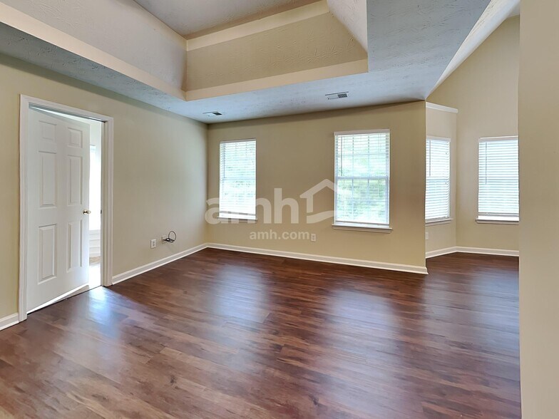 Building Photo - 233 Biltmore Way