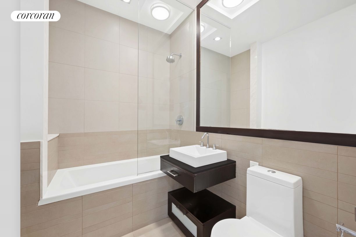 Building Photo - 11 E 36th St