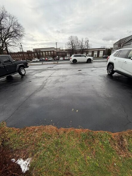 Building Photo - 324 Broadway