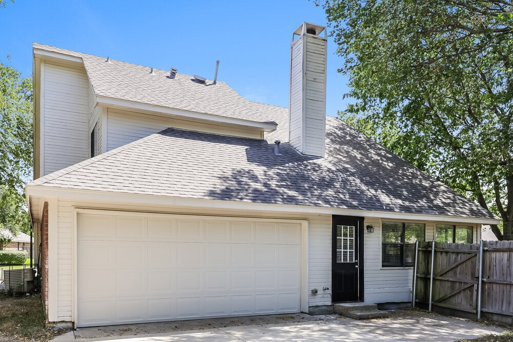 Building Photo - 657 Edgewood Dr