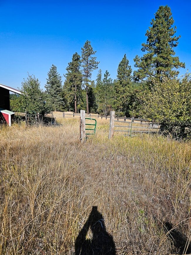 Building Photo - 2001 Manufactured Home on 160 Acre Farm ne...