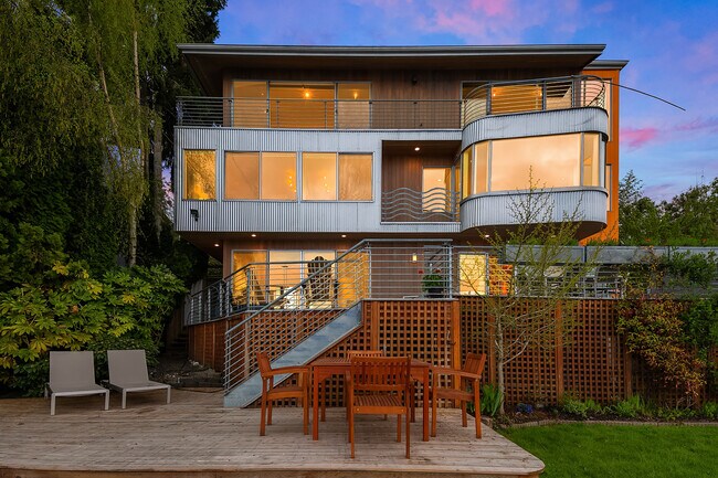 Building Photo - 10514 Riviera Pl NE