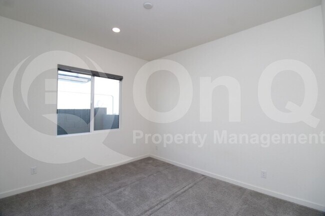 Building Photo - 1222 E La Mirada Dr