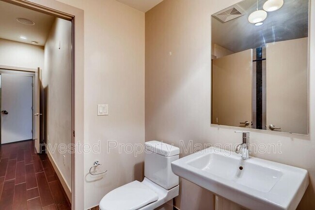 Building Photo - 3420 W 32nd Ave