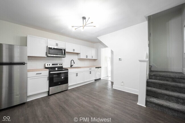 Building Photo - 426 N Bradley Ave