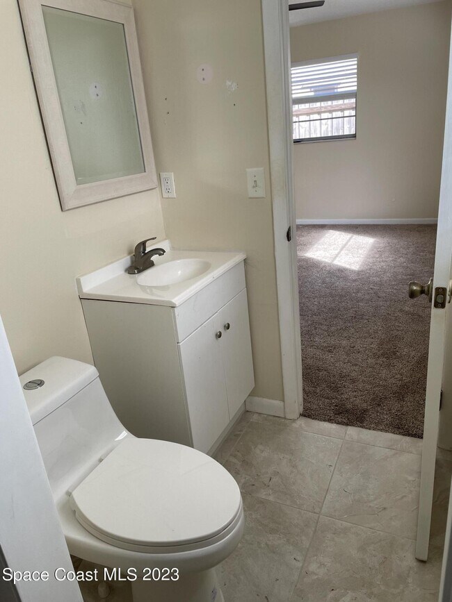 Building Photo - 284 Sylvia Rd