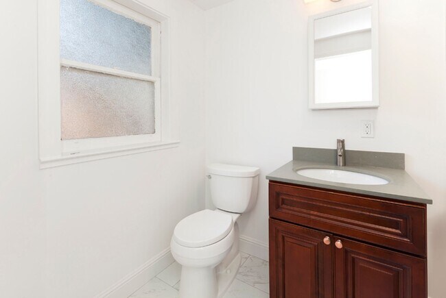 Building Photo - 705 16th St