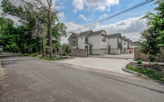 Building Photo - 970 Highland Sound Ln