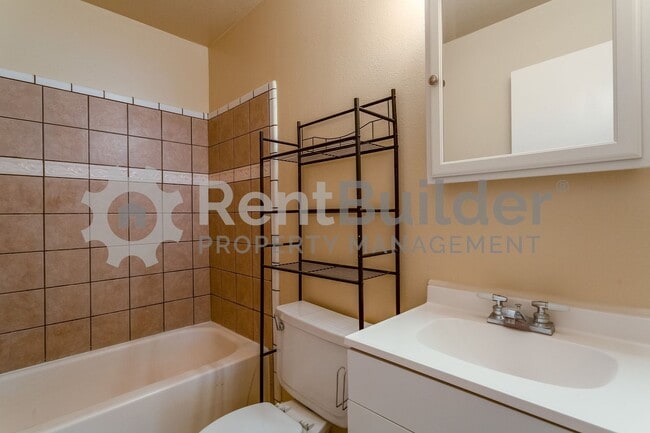 Building Photo - !!!$800.00 Move In Discount if rented by 0...