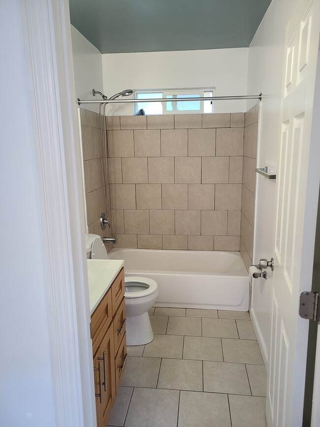 bathroom - 1625 Fairview St