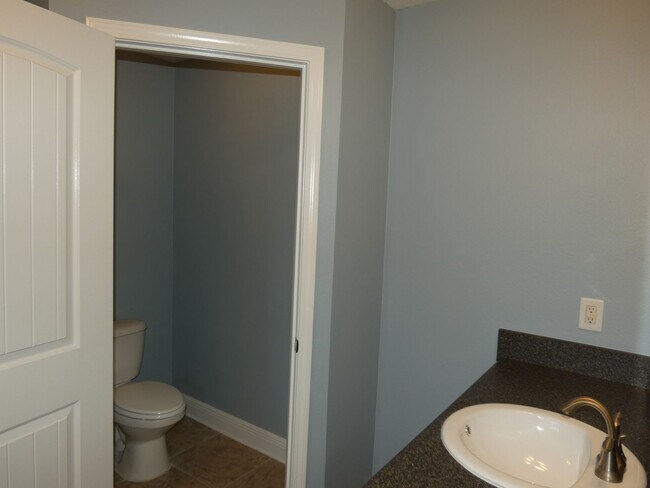 Building Photo - 4bed/3 bath/2 car garage/ 2400 sq ft in Wh...