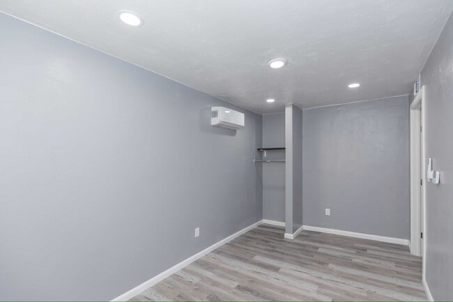 Building Photo - Redone 2/1