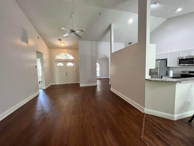 Building Photo - 2485 Stonegate Dr