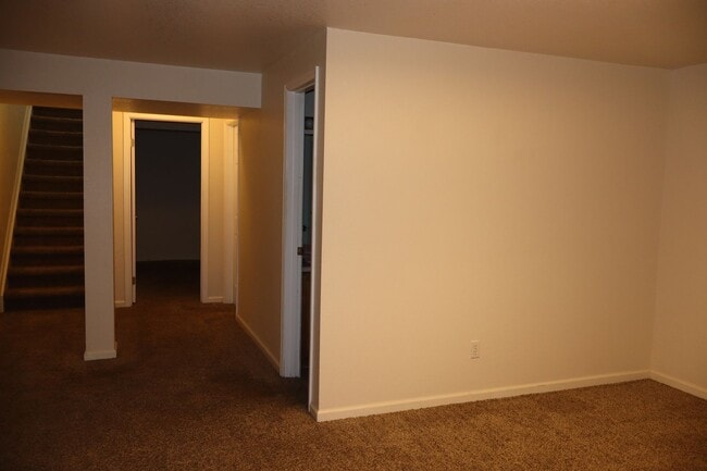 Building Photo - Cozy & Spacious 3-Bedroom Townhome In Fort...