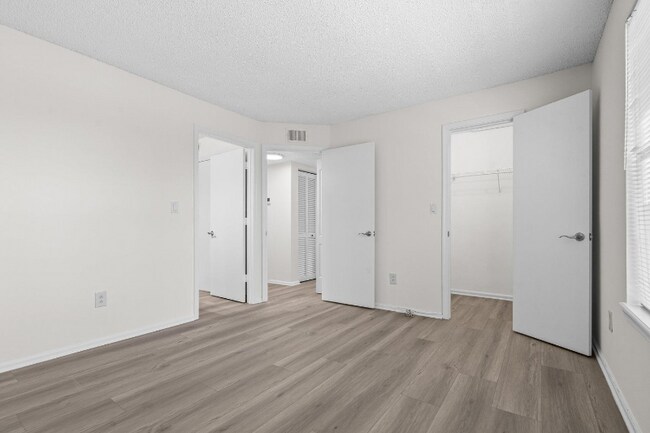 Building Photo - 1125 Crystal Way