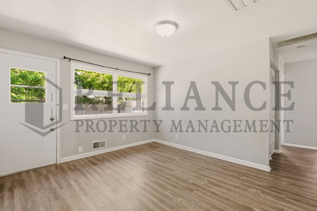Building Photo - 730 N Chipper Ln