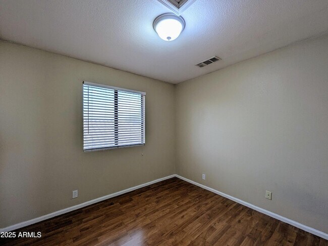 Building Photo - 8861 W Paradise Dr