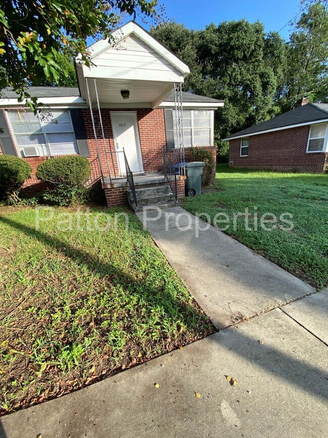 Building Photo - 1013-1015 Munsen Springs Drive