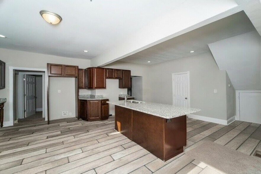 Building Photo - 3027 Grandy Ave