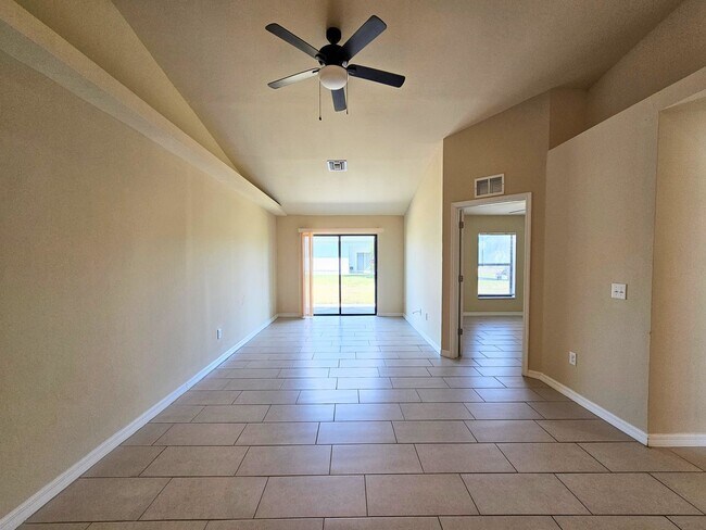 Building Photo - Charming 3BR/2BA