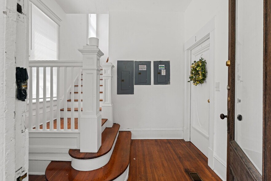 Building Photo - 2253 Herschel St