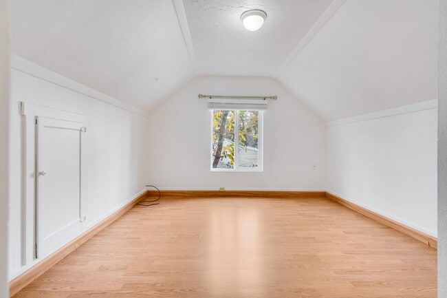 Building Photo - ? Beautifully Remodeled Home Near Brentwood Park – A Must See! ?