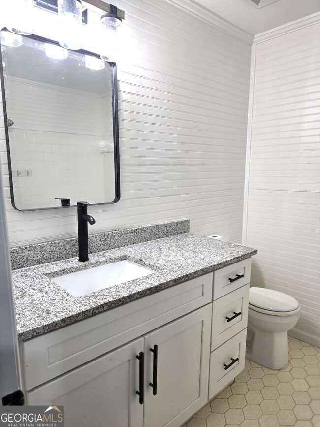 Building Photo - 490 Village Green Ct SW