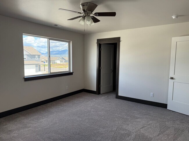 Building Photo - Brand New 3 Bed 2.5 Bath with double attac...