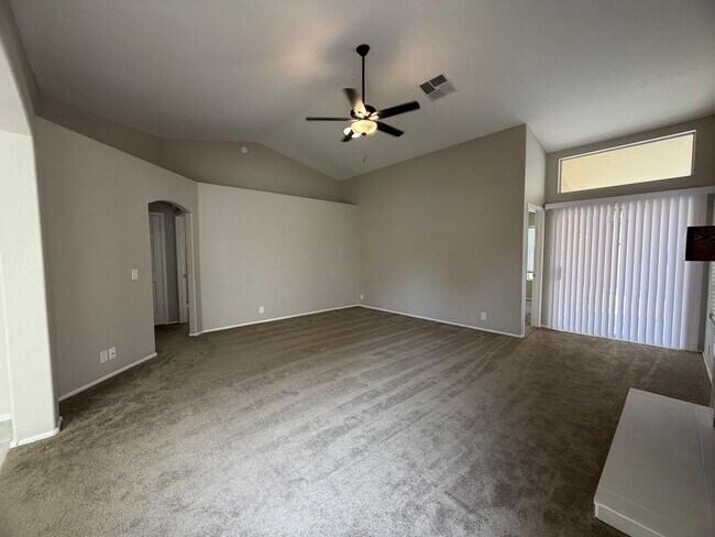 Building Photo - Desirable Arrowhead Ranch Home