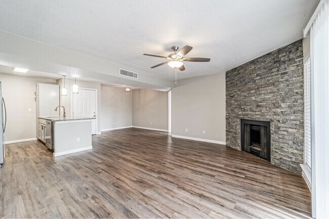 Building Photo - 2822 S Bartell Dr