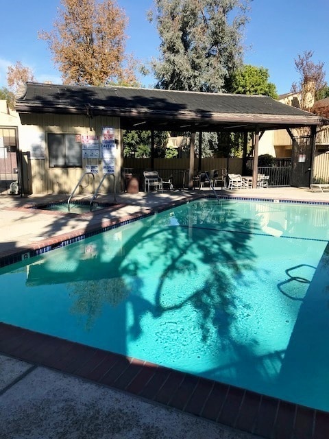 Building Photo - 3+2.5 twnhm w/pool + spa; water, trash + b...