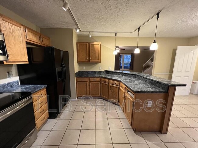 Building Photo - 211 Fall Creek Dr