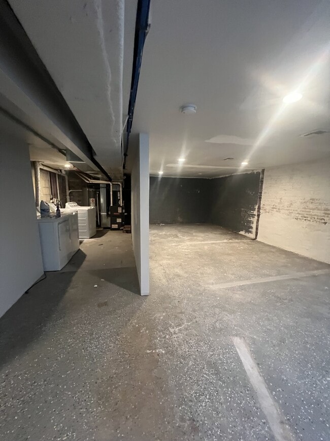 Building Photo - 333 New St
