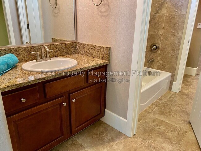 Building Photo - 3436 N Trenton Ln