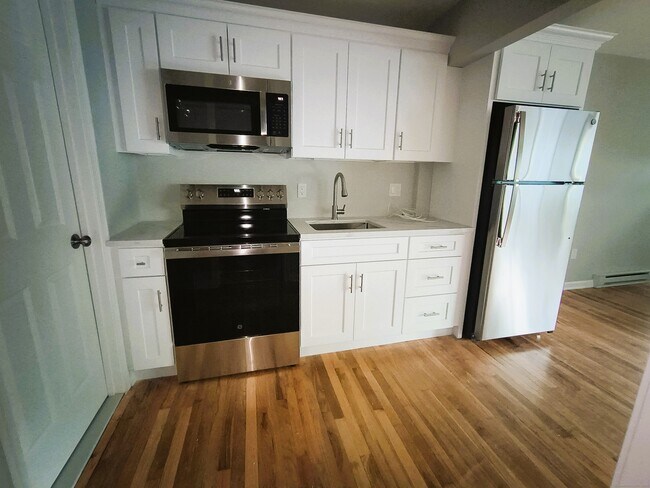 Building Photo - 143 Columbus Pl